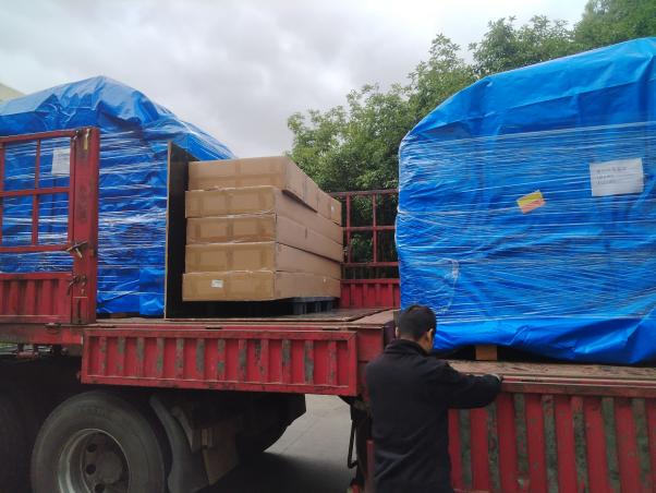 تم شحن الماسحات الضوئية الأمنية للأشعة السينية EI-100100 من Eastimage بنجاح لإجراء فحوصات أمنية لمحطات الحافلات