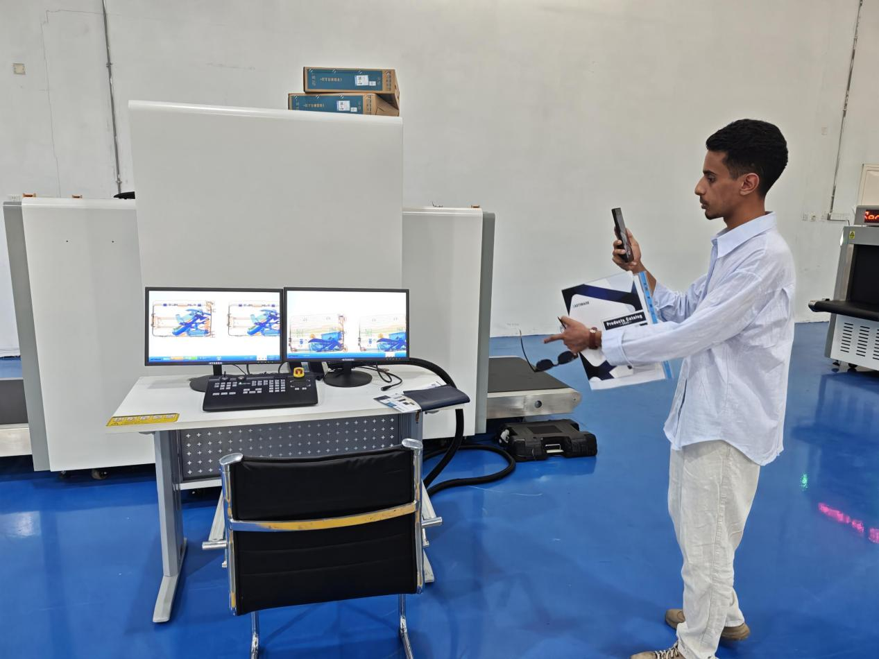 شريك مهم من زيارات اليمن لمناقشة خطط المشتريات لمعدات فحص أمن المطار