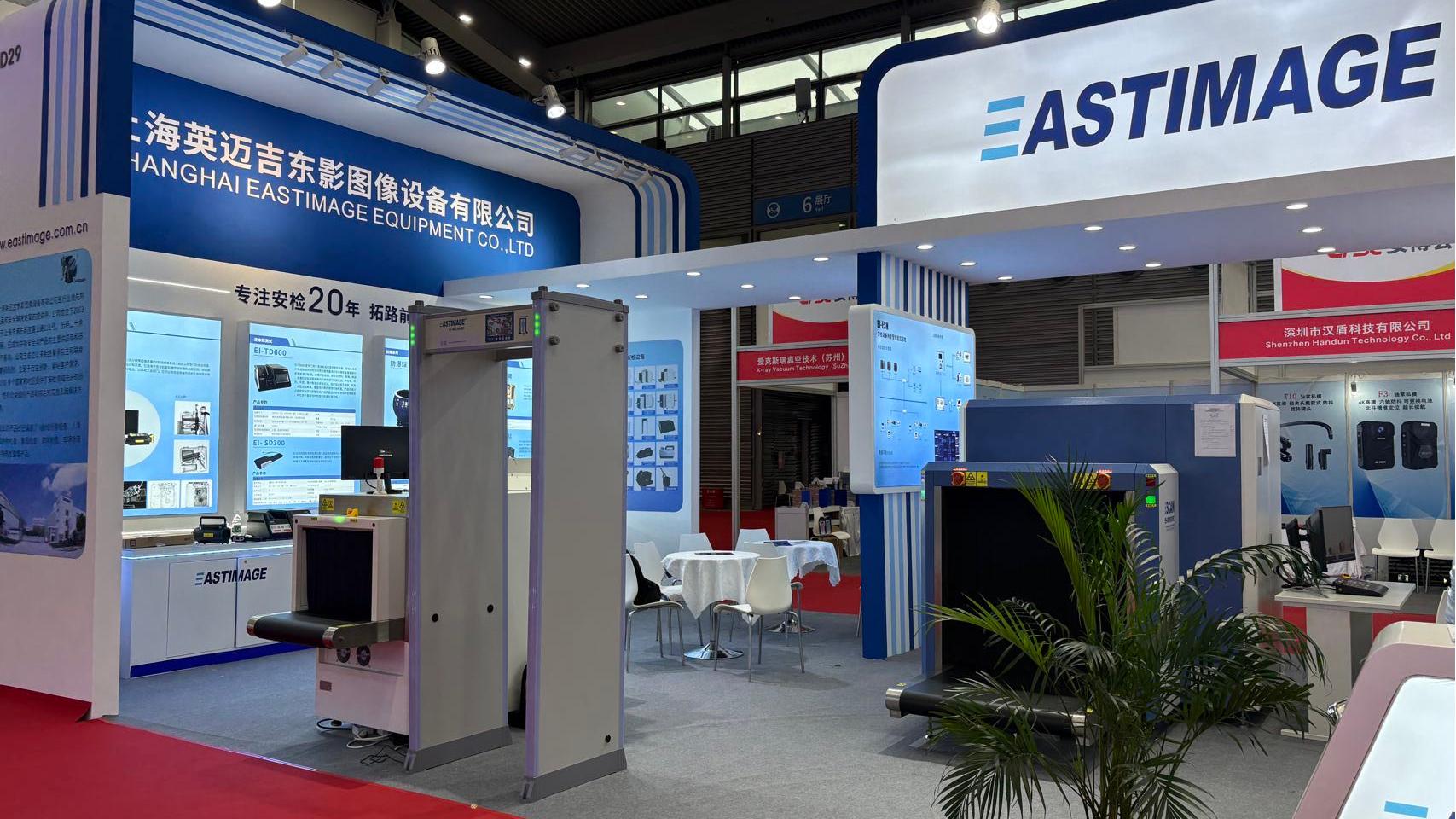 المسح بالأشعة السينية يقود الحماية الأمنية: التقدم المطرد لـ EASTIMAGE في عام 2025 يمهد الطريق لبداية جديدة في عام 2026